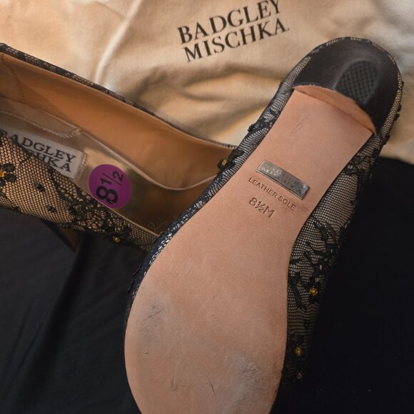 Badgley Mischka. Stella Floral Embellish Pump- Open Toe. 8.5 - Picture 3 of 3